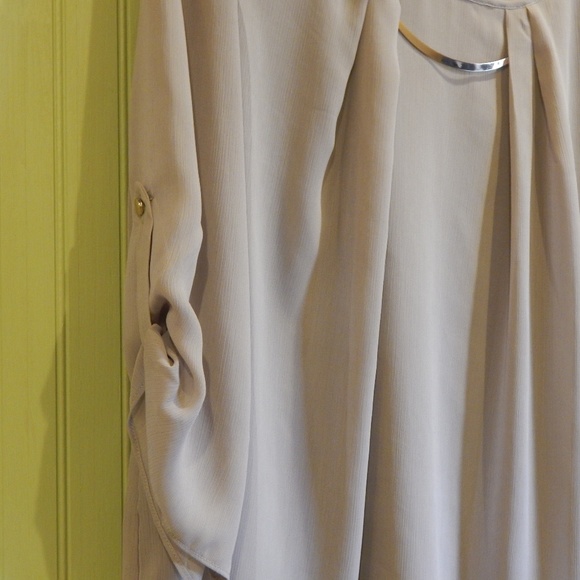 NWT Milan Woman Tan Blouse w/Gold Neck Accessory - Picture 3 of 7